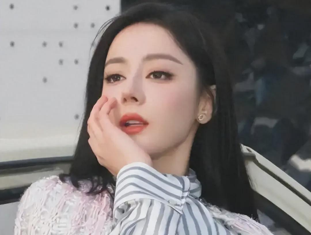 遭鞭打、被迫在尿骚味地道取暖？迪丽热巴爆猛料，滞留仅冰山一角